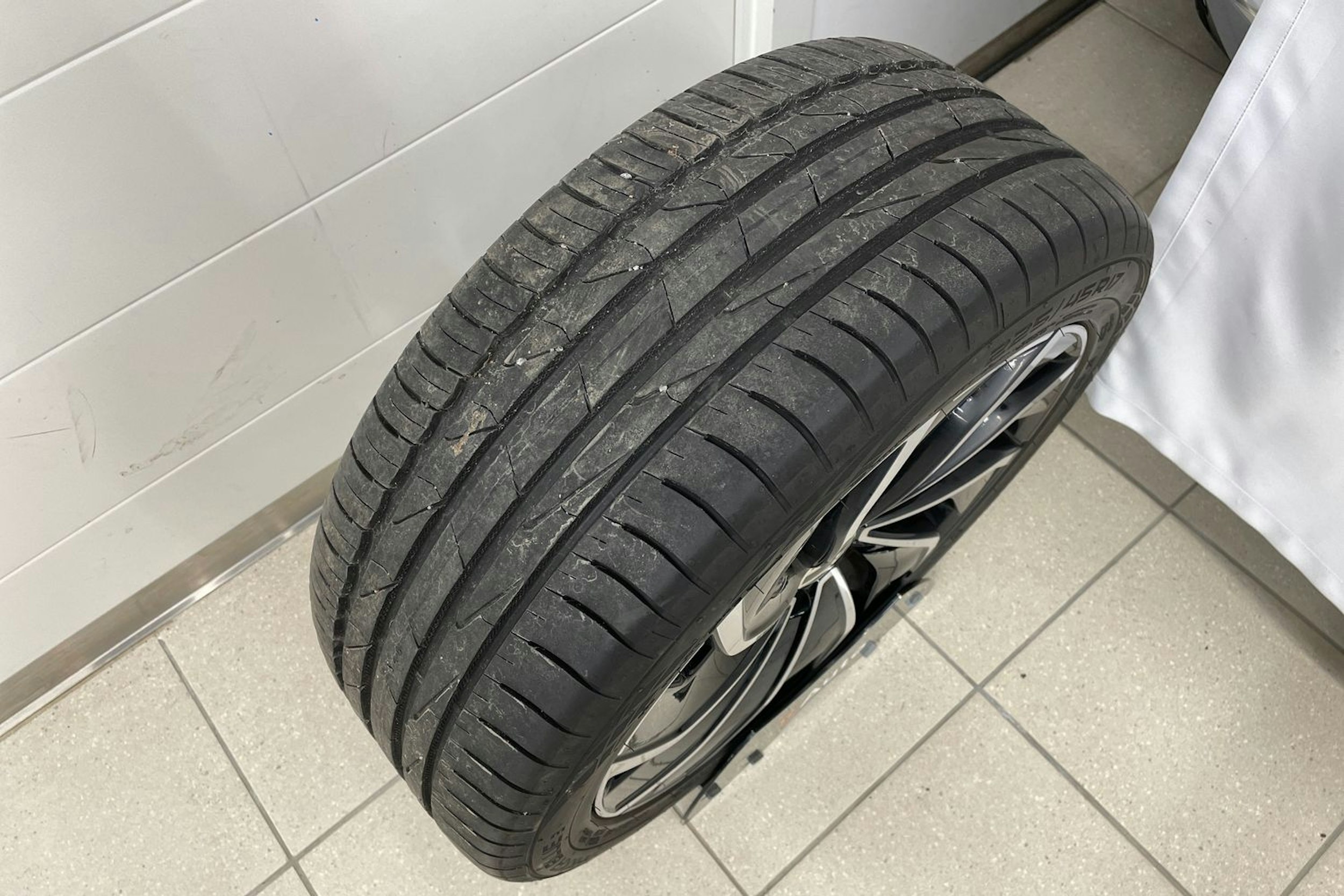 harmaa Volkswagen Golf 2023 kuva 24.