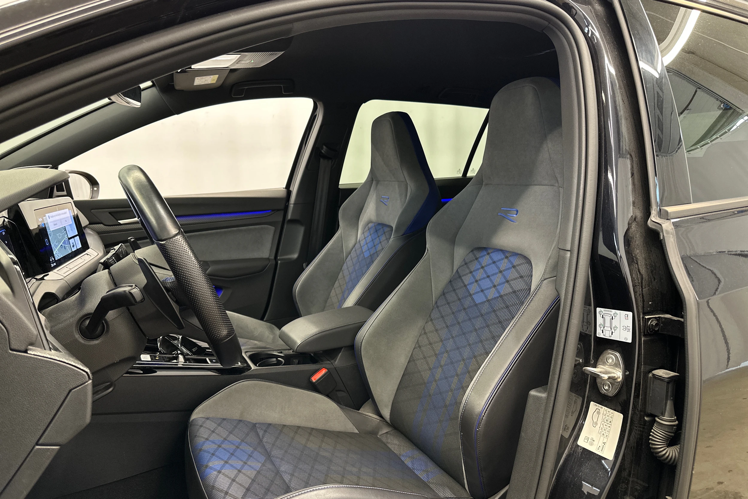 met. musta Volkswagen Golf 2023 kuva 4.