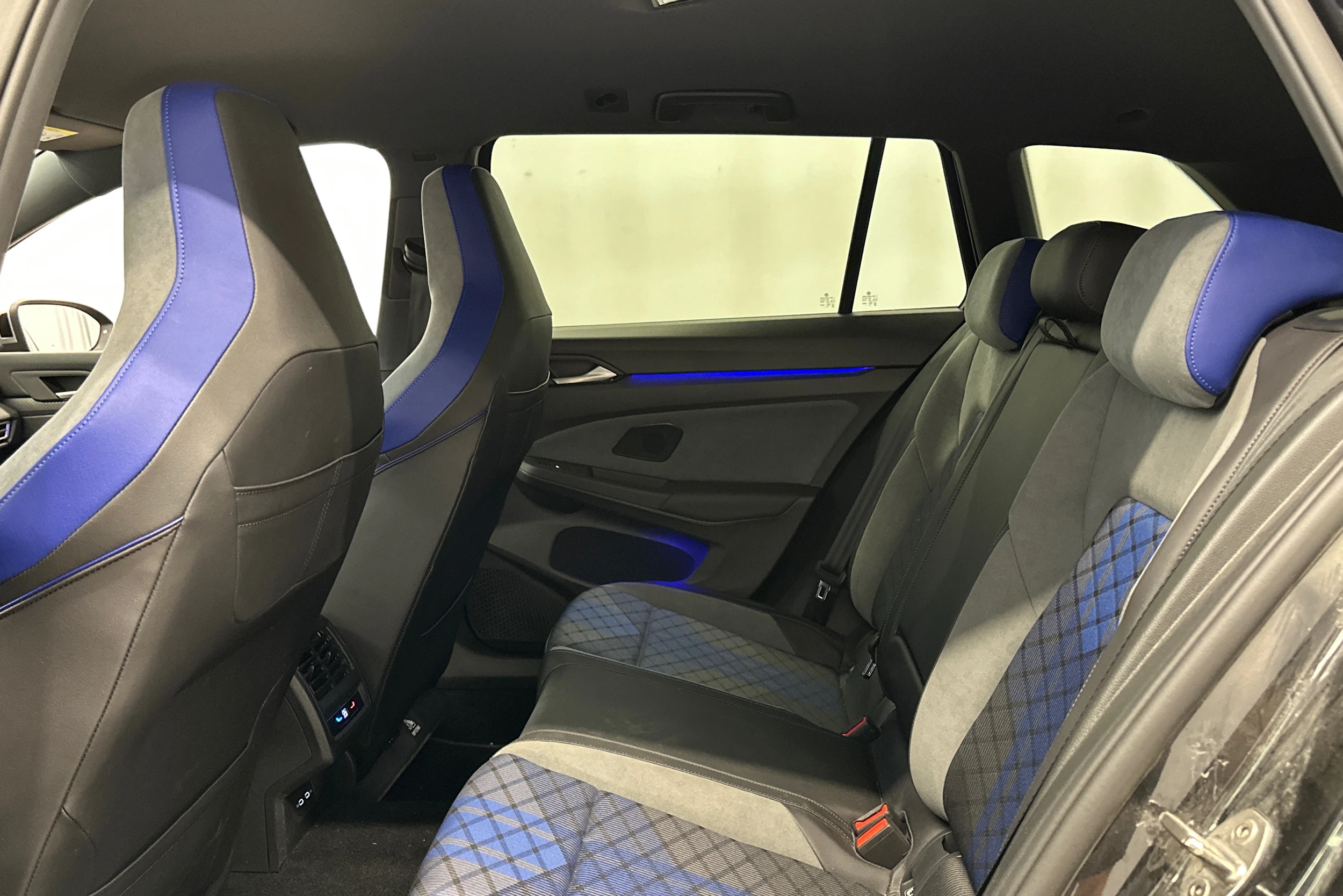 met. musta Volkswagen Golf 2023 kuva 5.
