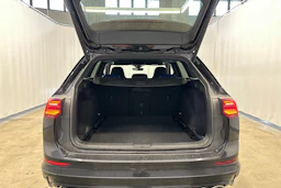 met. musta Volkswagen Golf 2023 kuva 6.