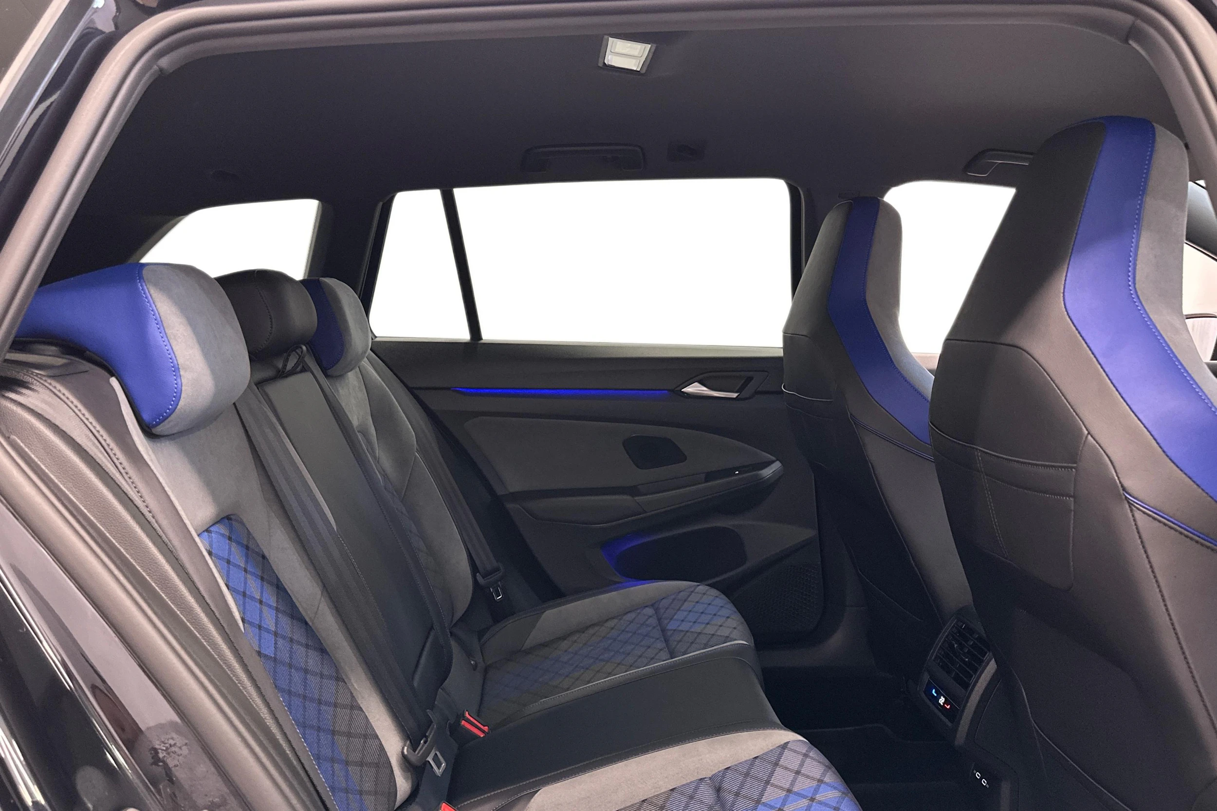 met. musta Volkswagen Golf 2023 kuva 9.