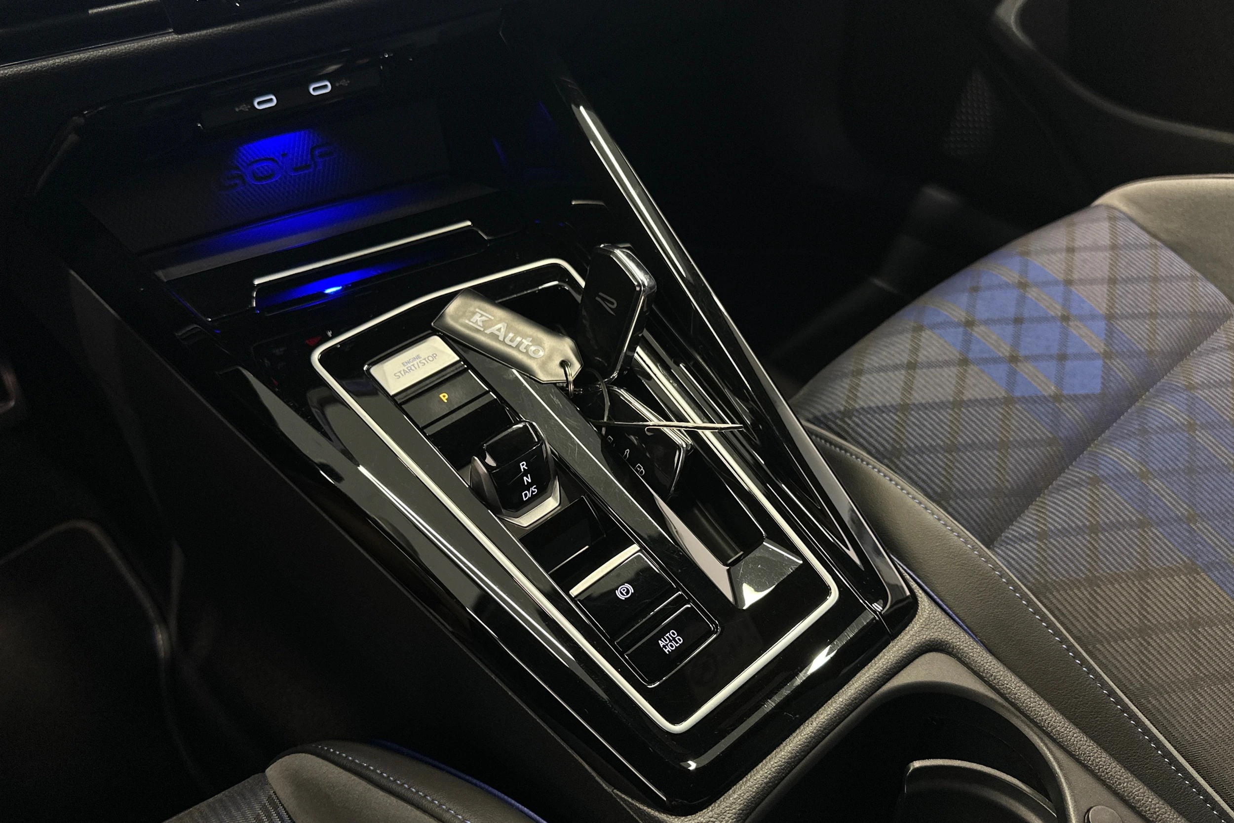 met. musta Volkswagen Golf 2023 kuva 16.