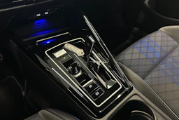 met. musta Volkswagen Golf 2023 kuva 16.