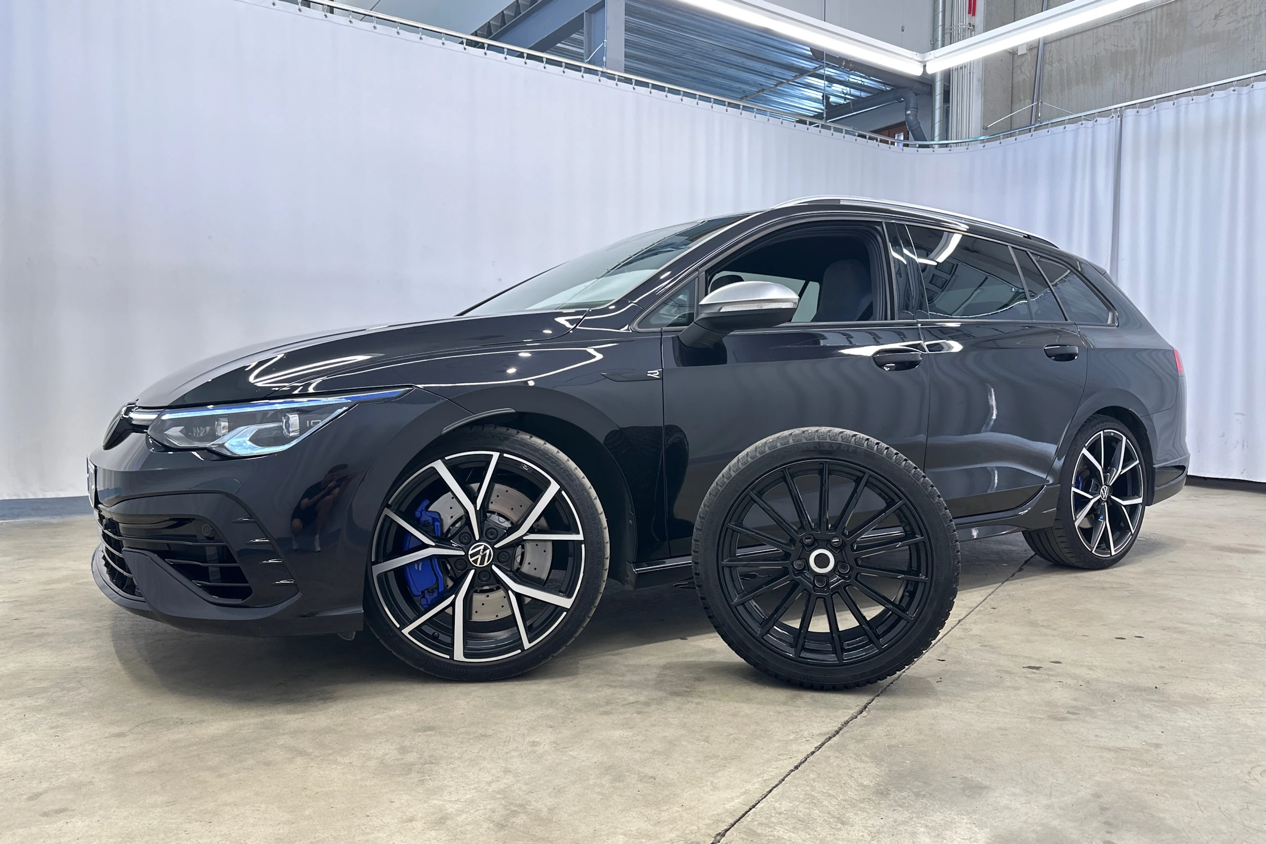met. musta Volkswagen Golf 2023 kuva 32.