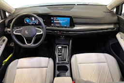 harmaa Volkswagen Golf 2023 kuva 7.