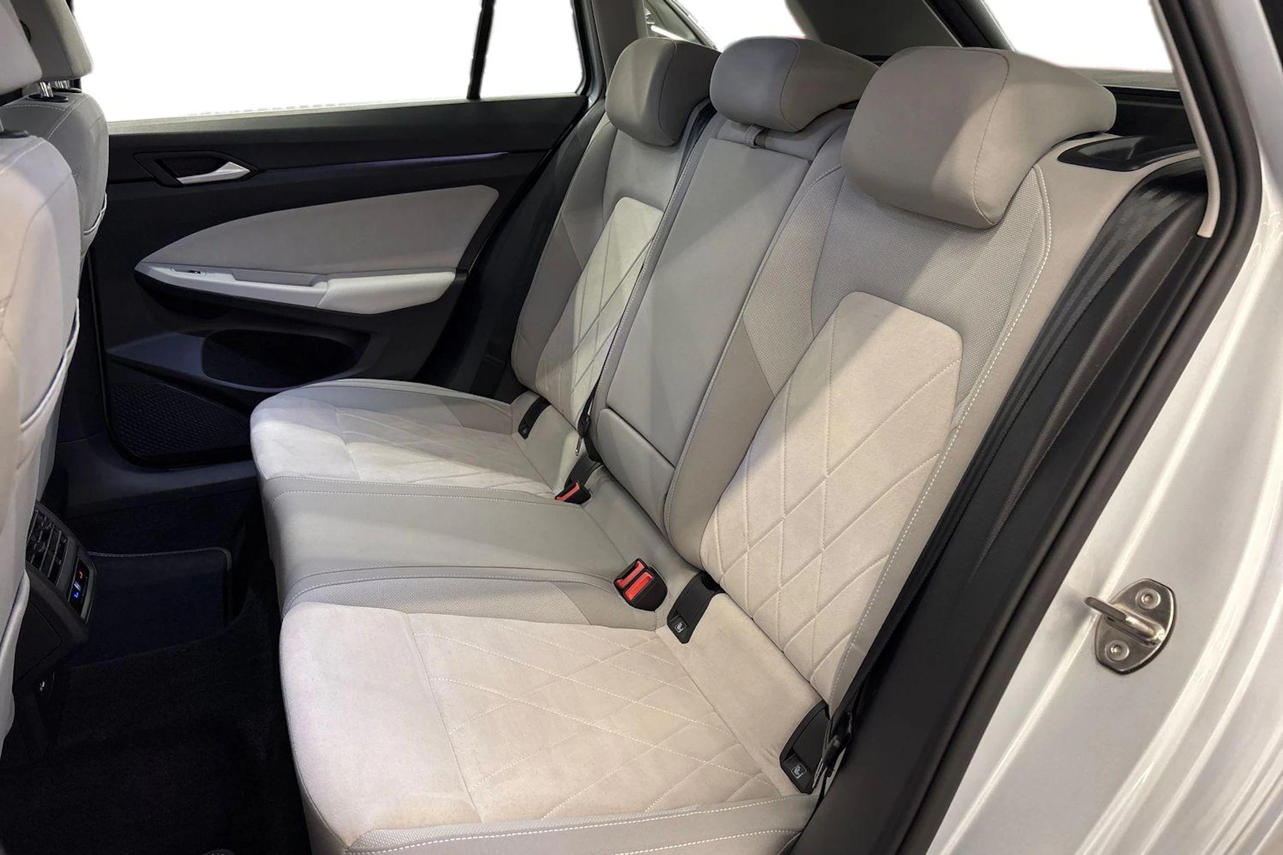 harmaa Volkswagen Golf 2023 kuva 8.