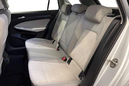 harmaa Volkswagen Golf 2023 kuva 8.