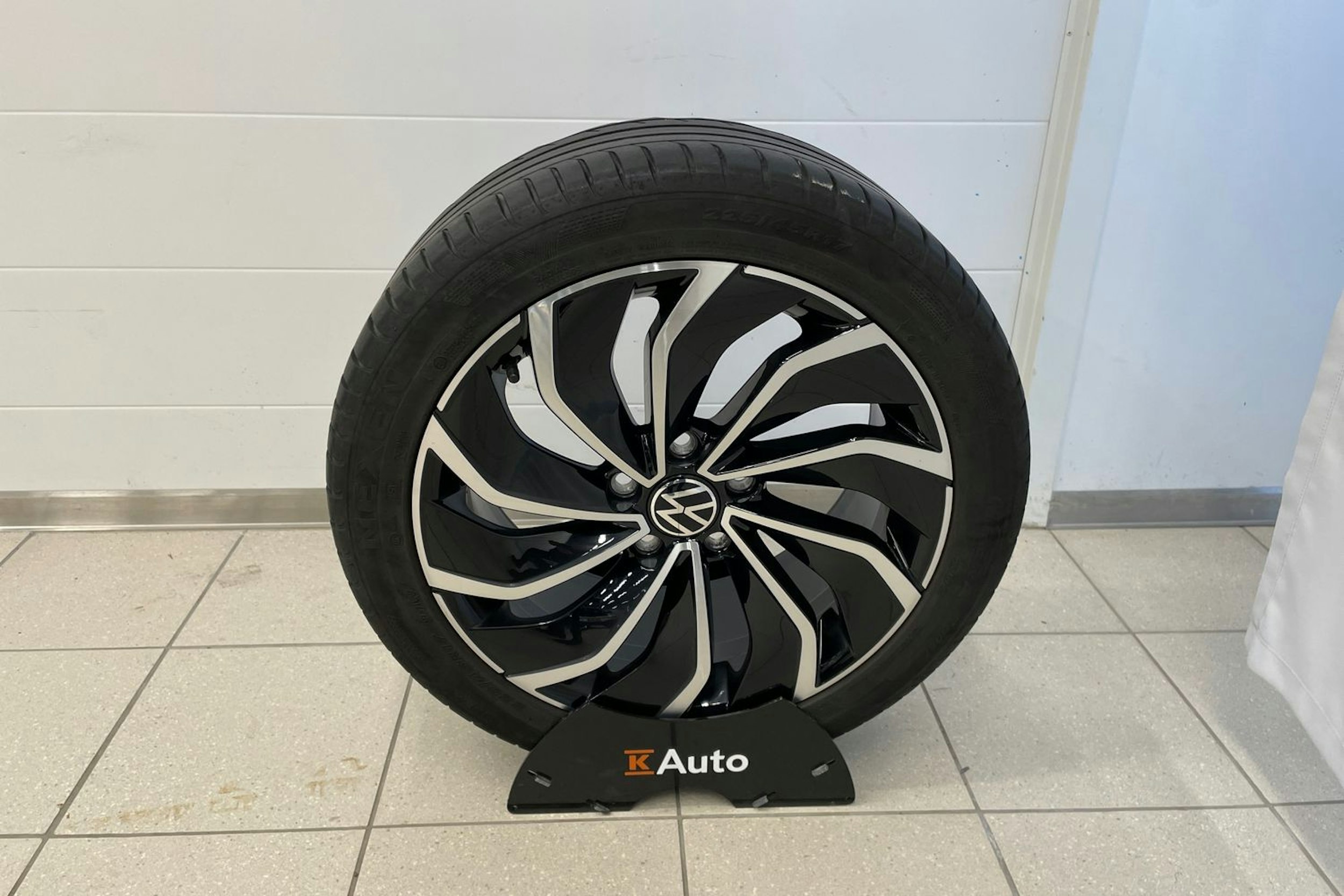 Harmaa Volkswagen GOLF 2023 kuva 22.