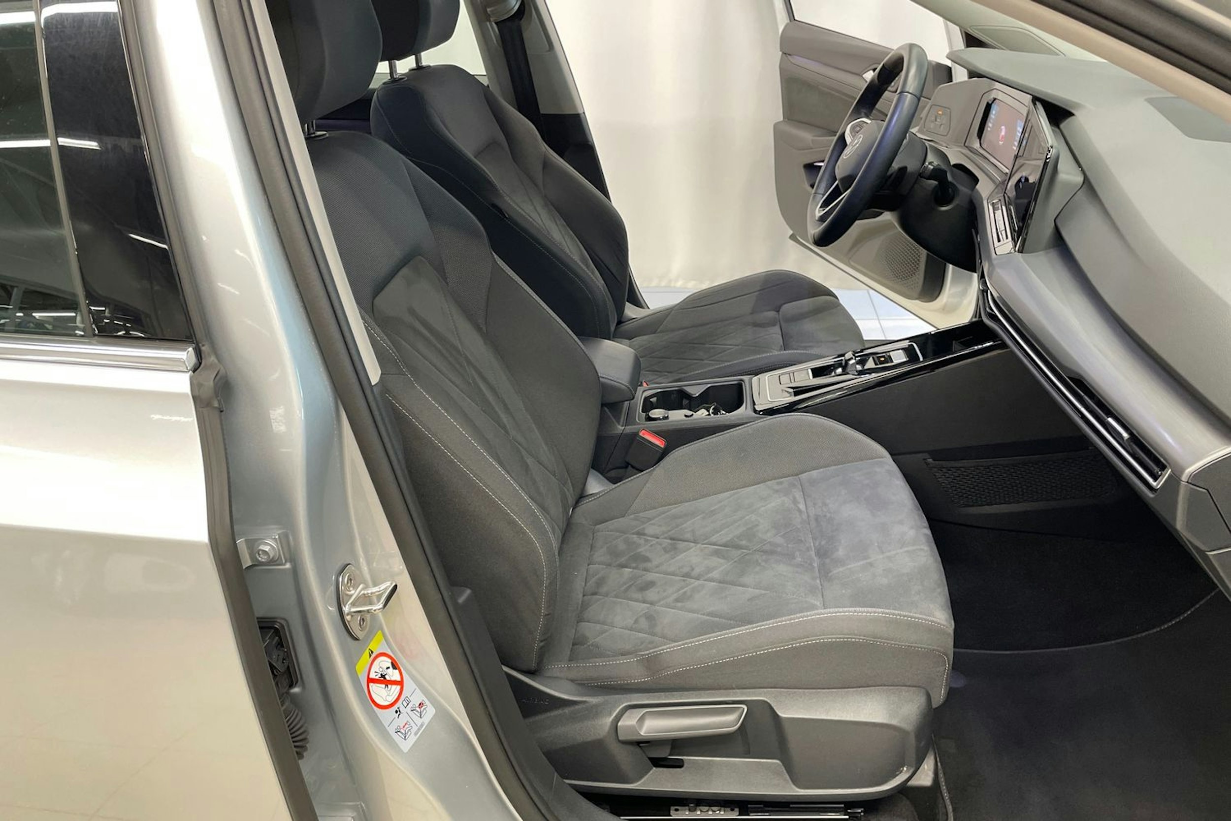 Harmaa Volkswagen GOLF 2023 kuva 25.