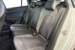 harmaa Volkswagen Golf 2023 kuva 8.