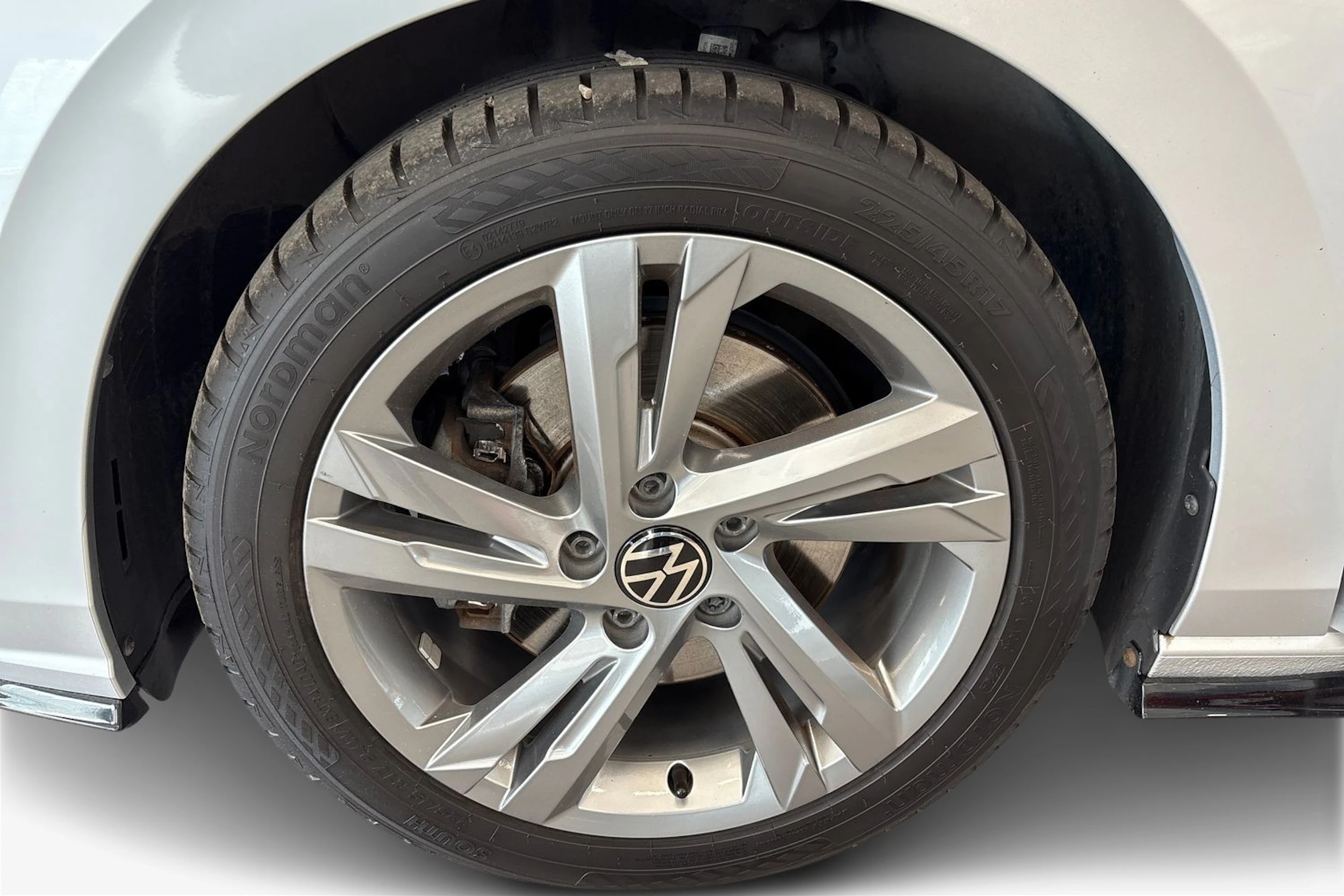 harmaa Volkswagen Golf 2023 kuva 9.