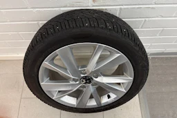 harmaa Volkswagen Golf 2023 kuva 10.