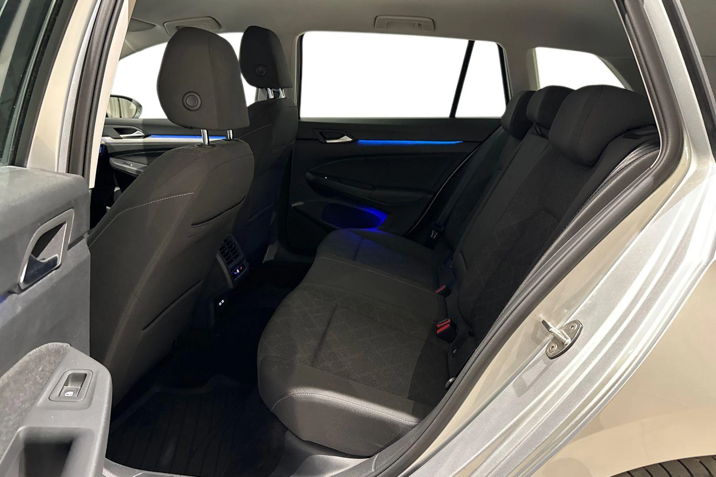 harmaa Volkswagen Golf 2023 kuva 11.