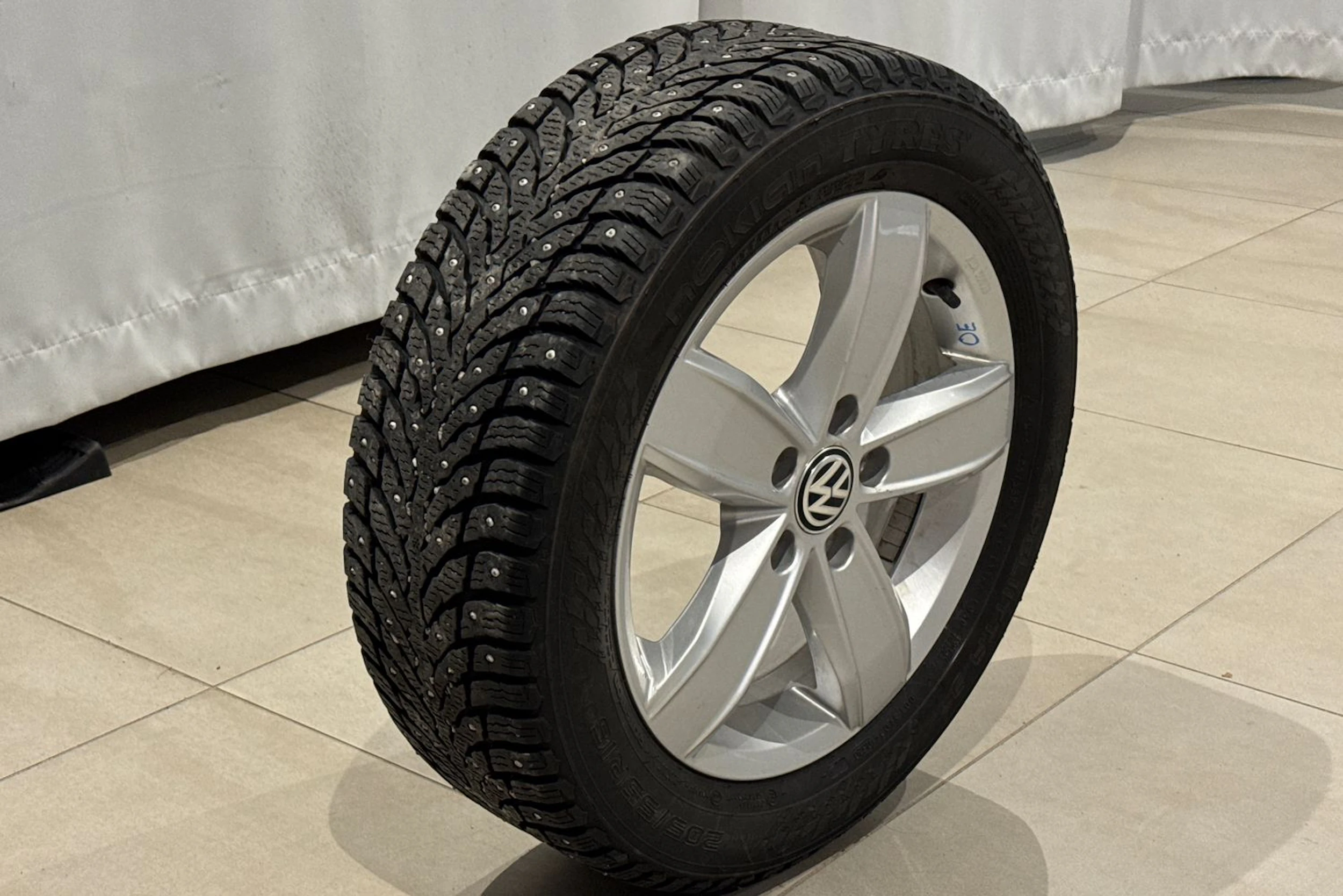 harmaa Volkswagen Golf 2023 kuva 15.