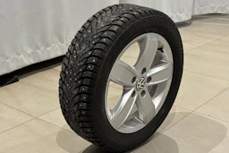 harmaa Volkswagen Golf 2023 kuva 15.