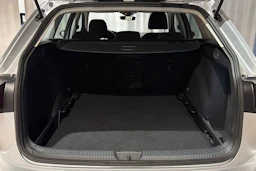 harmaa Volkswagen Golf 2023 kuva 16.