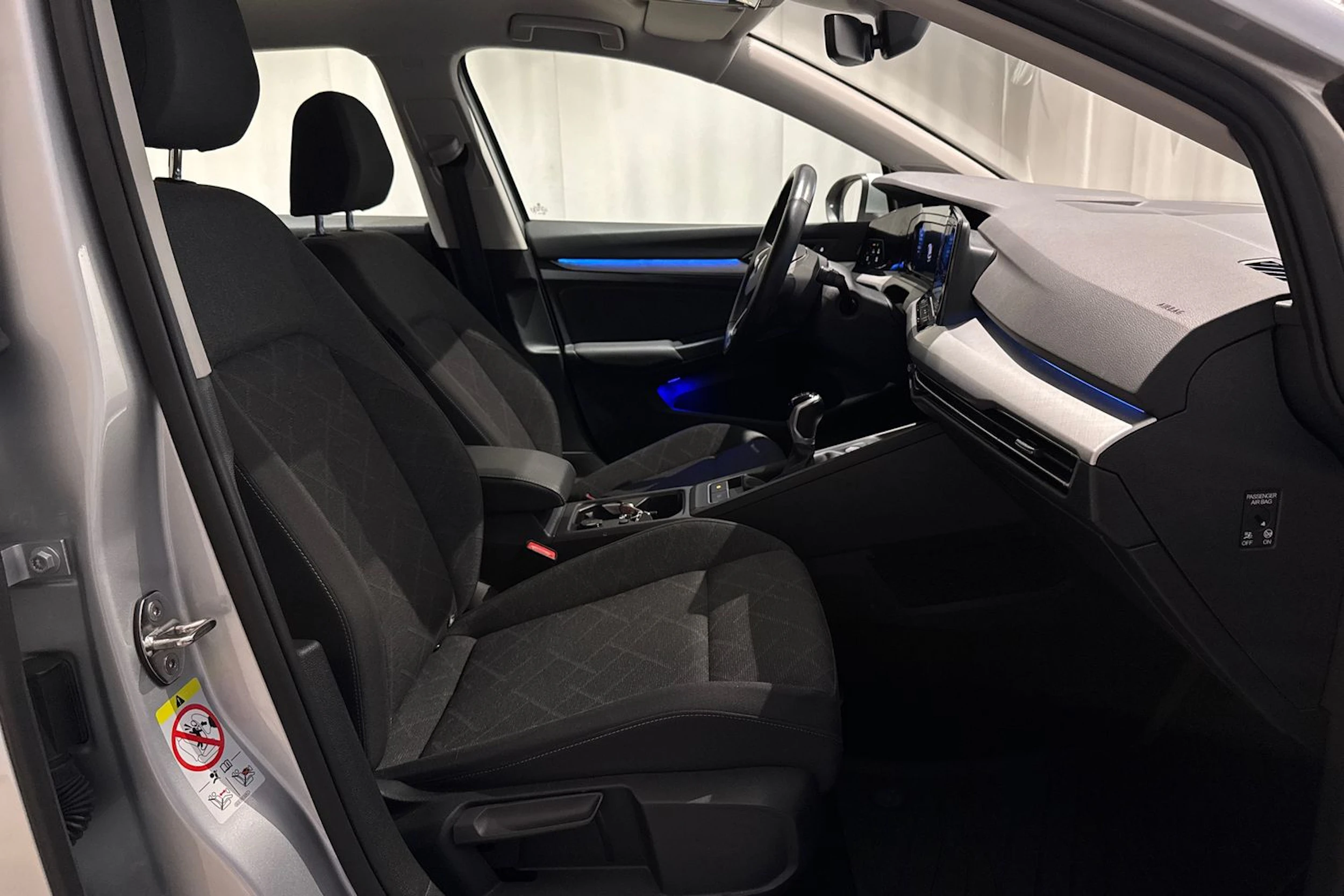 harmaa Volkswagen Golf 2023 kuva 17.