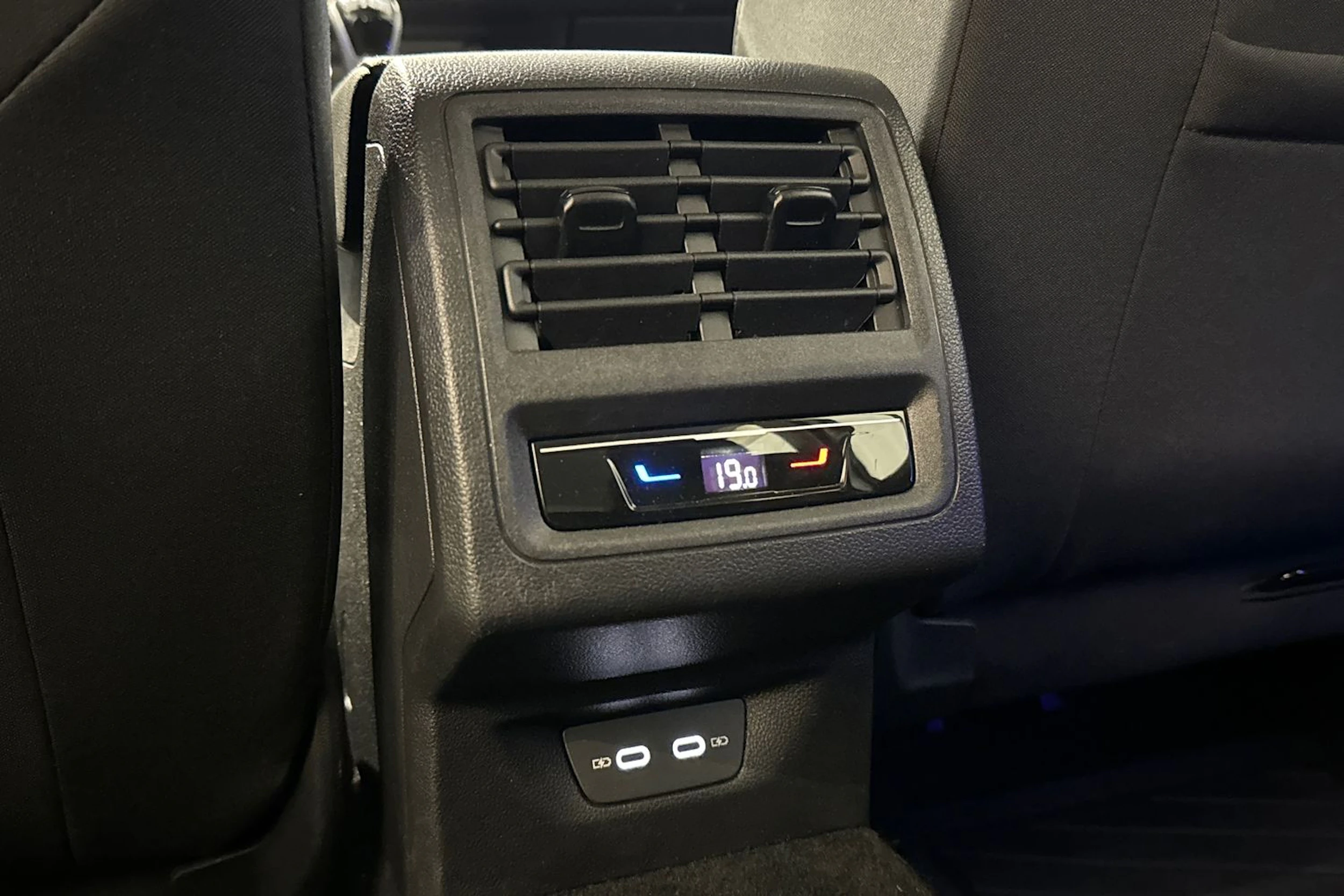 harmaa Volkswagen Golf 2023 kuva 18.