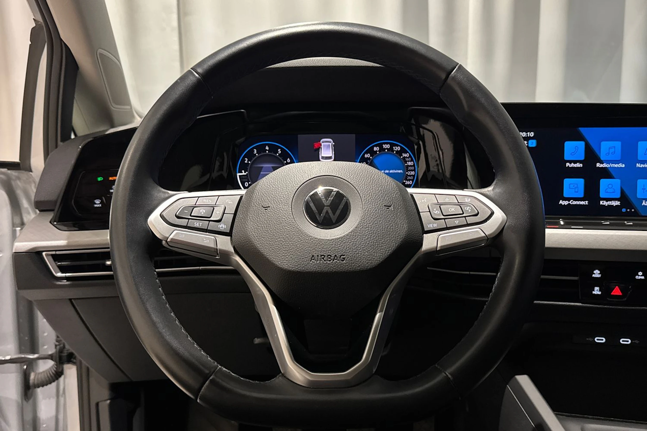 harmaa Volkswagen Golf 2023 kuva 19.