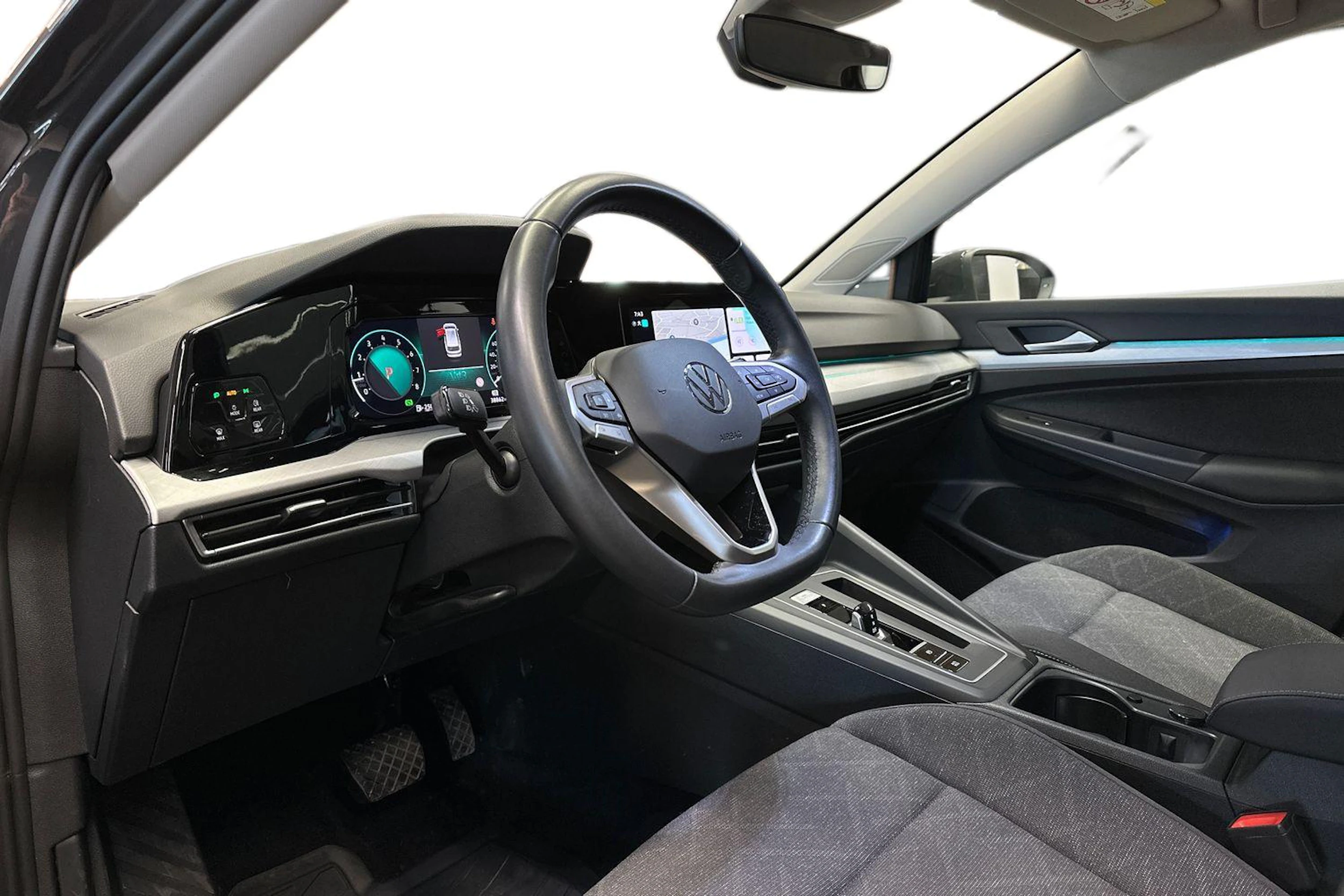 harmaa Volkswagen Golf 2023 kuva 6.