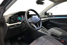 harmaa Volkswagen Golf 2023 kuva 6.