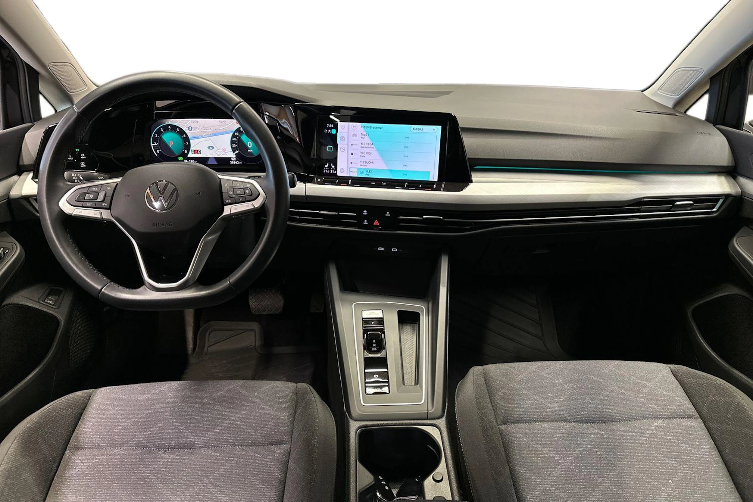 harmaa Volkswagen Golf 2023 kuva 7.