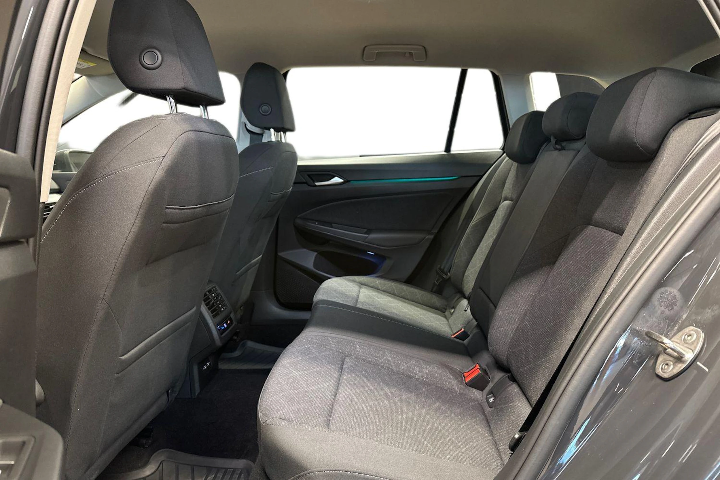 harmaa Volkswagen Golf 2023 kuva 8.