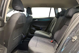 harmaa Volkswagen Golf 2023 kuva 8.