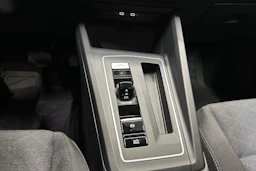 harmaa Volkswagen Golf 2023 kuva 17.