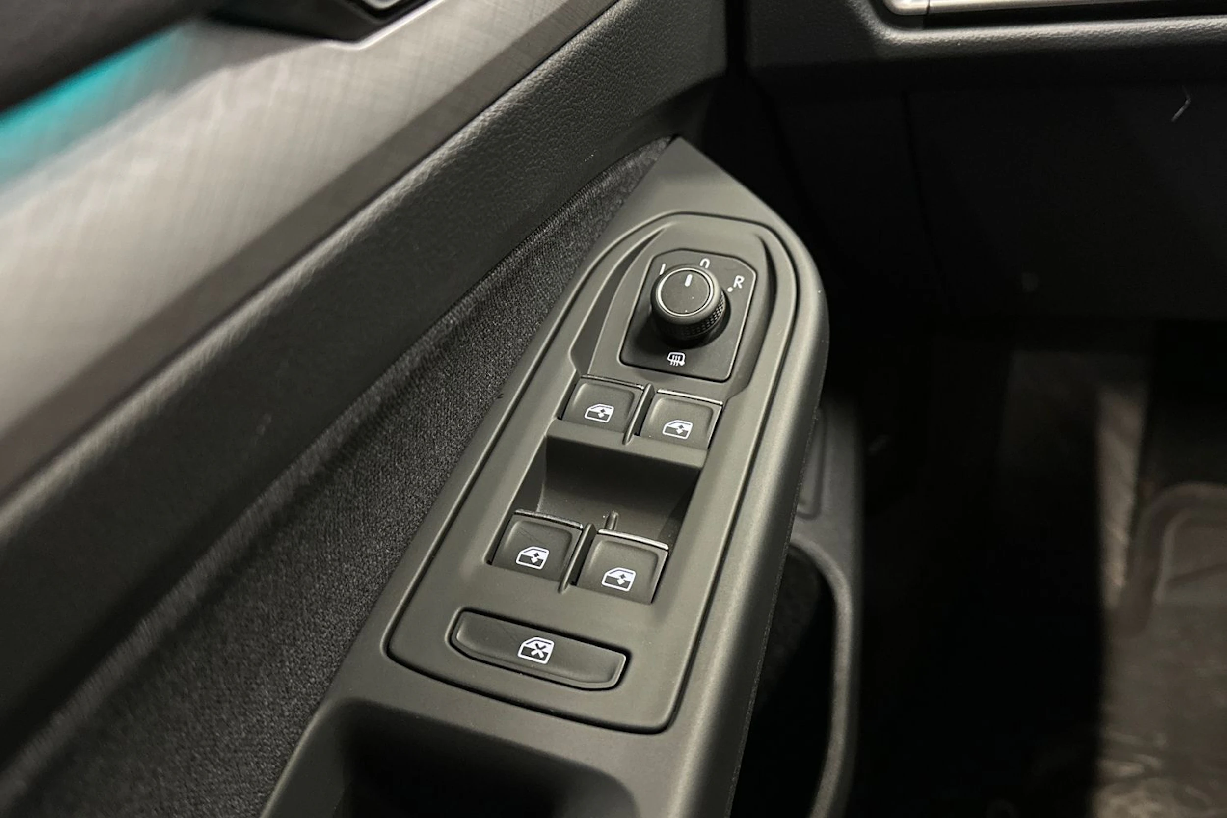 harmaa Volkswagen Golf 2023 kuva 23.