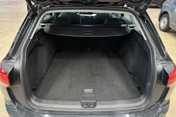 harmaa Volkswagen Golf 2023 kuva 24.
