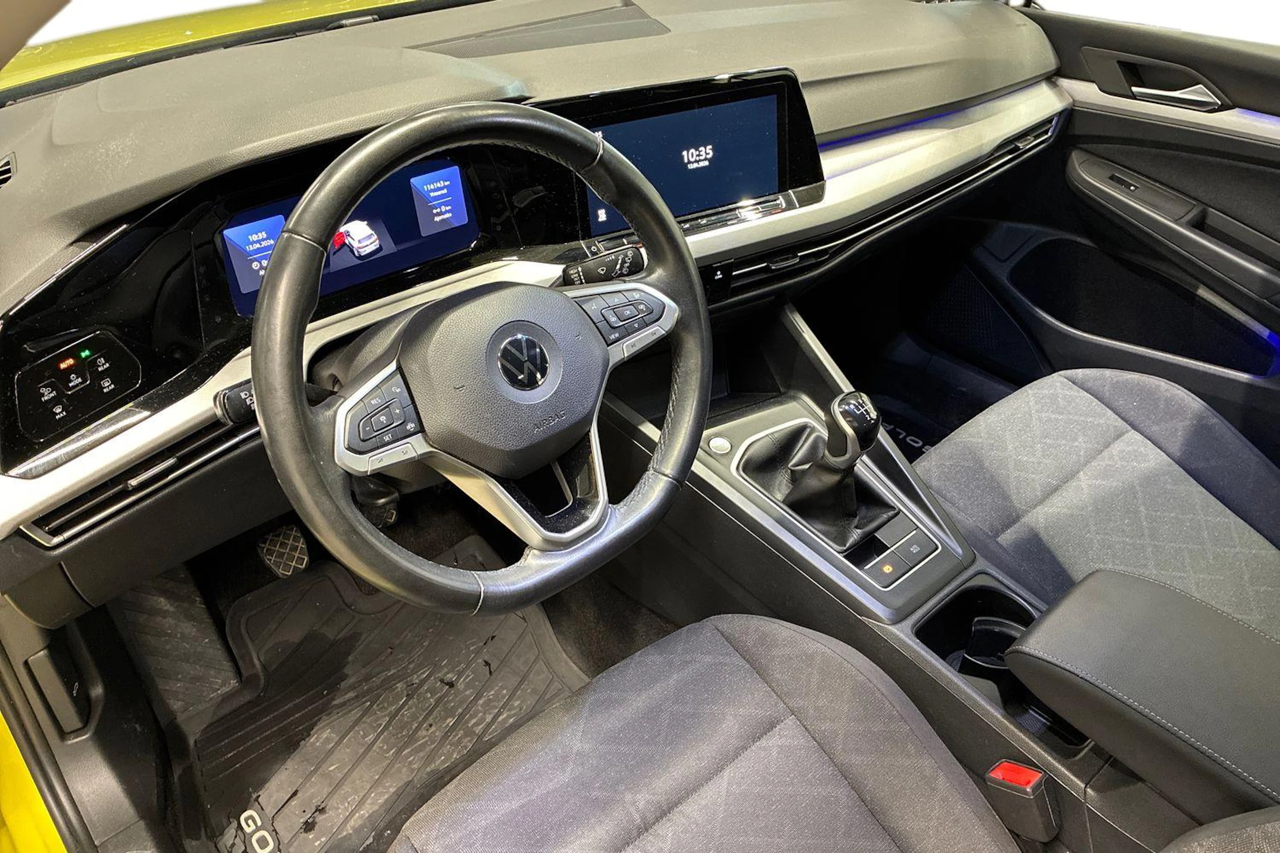 met. keltainen Volkswagen Golf 2023 kuva 6.