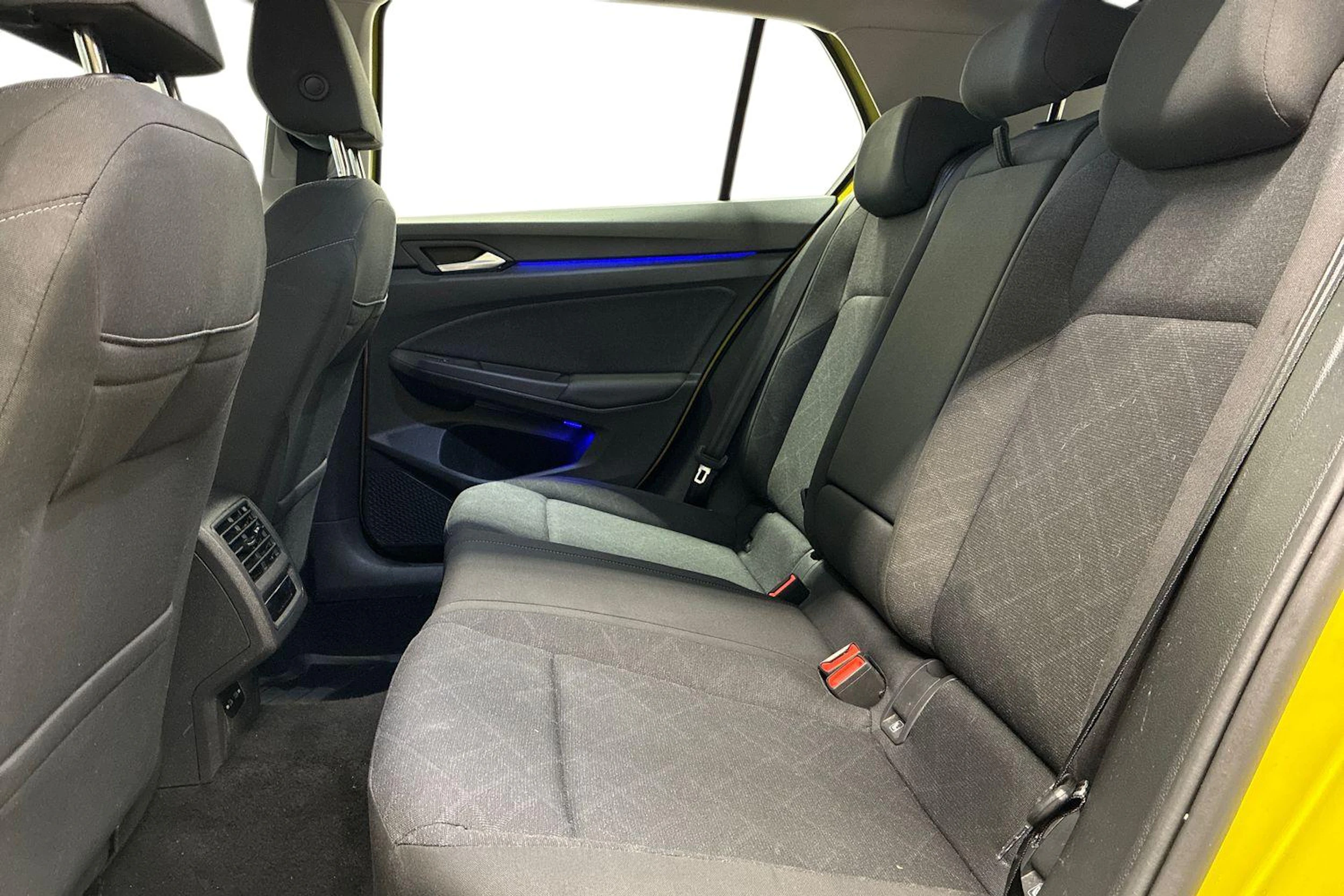 met. keltainen Volkswagen Golf 2023 kuva 8.