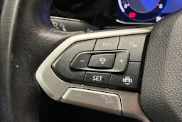 met. keltainen Volkswagen Golf 2023 kuva 13.