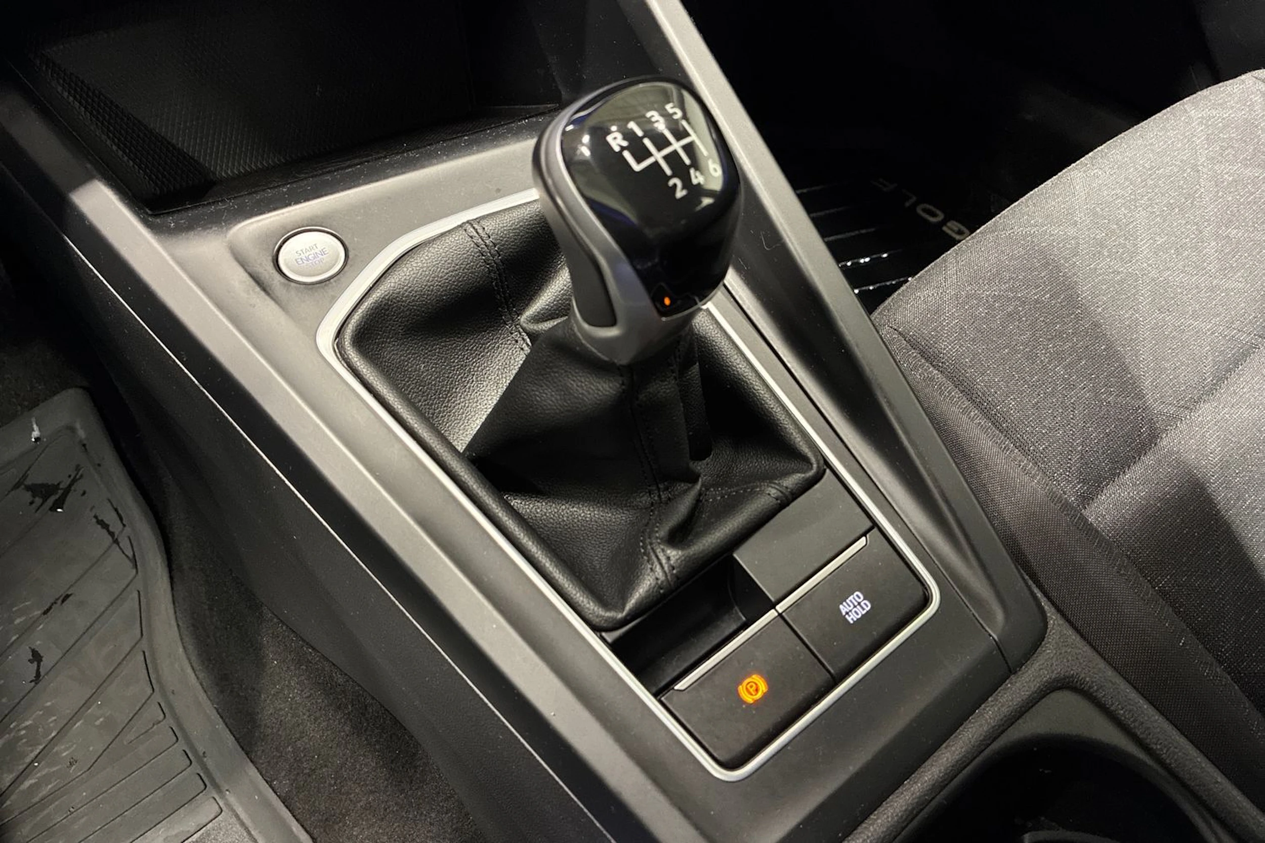 met. keltainen Volkswagen Golf 2023 kuva 17.