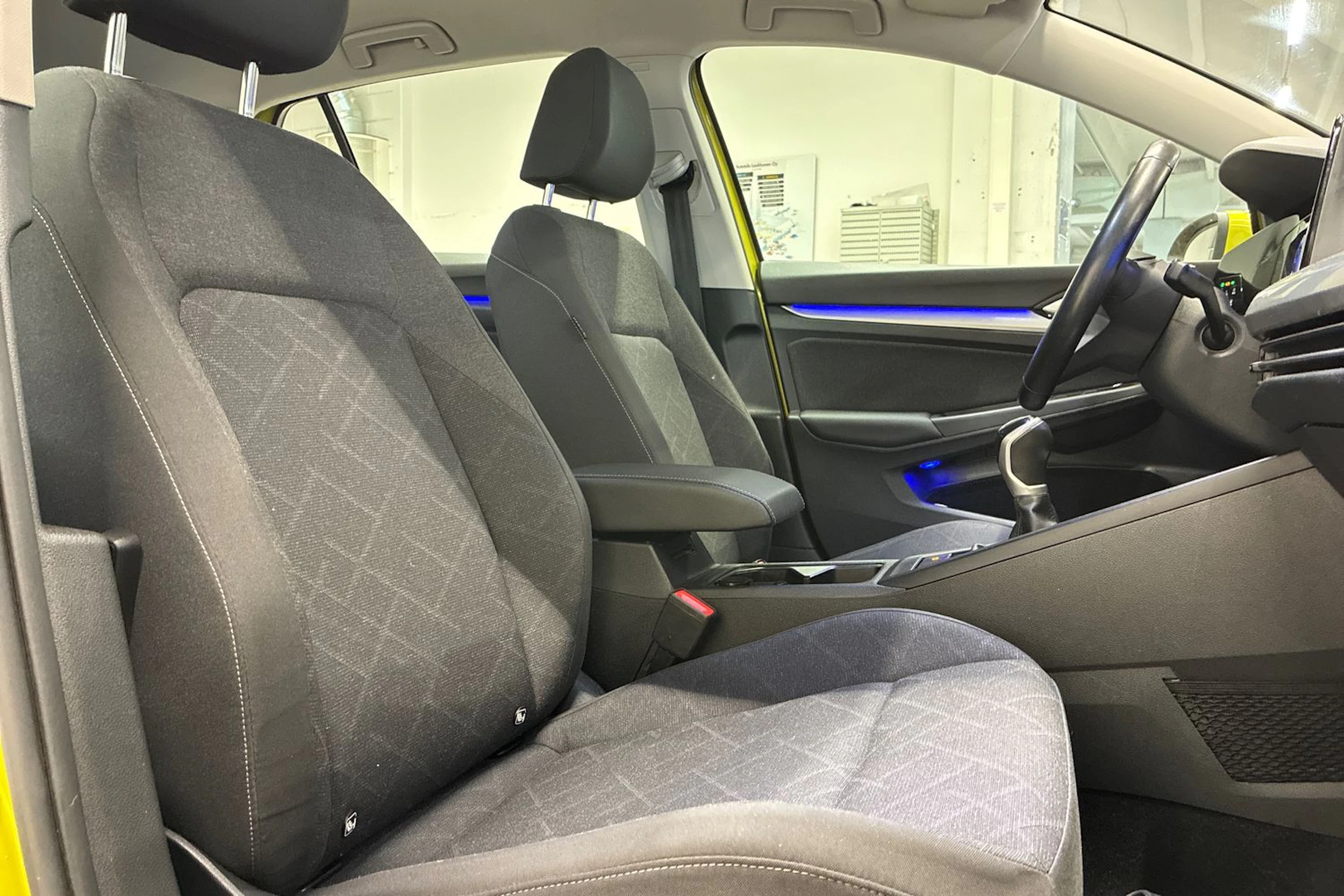 met. keltainen Volkswagen Golf 2023 kuva 23.