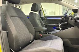 met. keltainen Volkswagen Golf 2023 kuva 23.