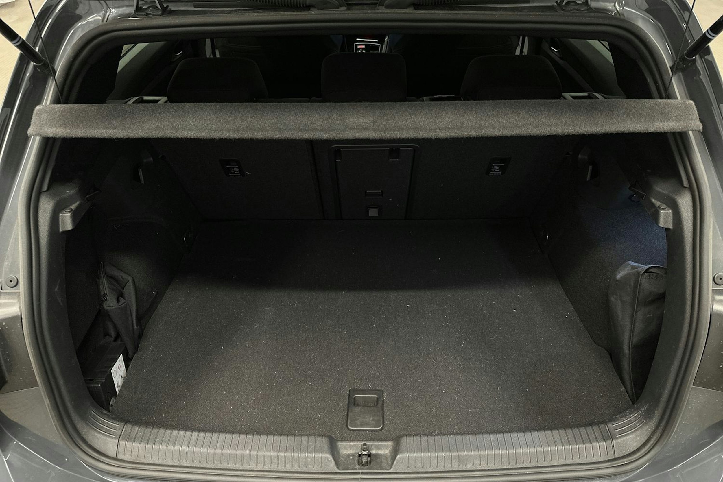 met. harmaa Volkswagen Golf 2023 kuva 14.