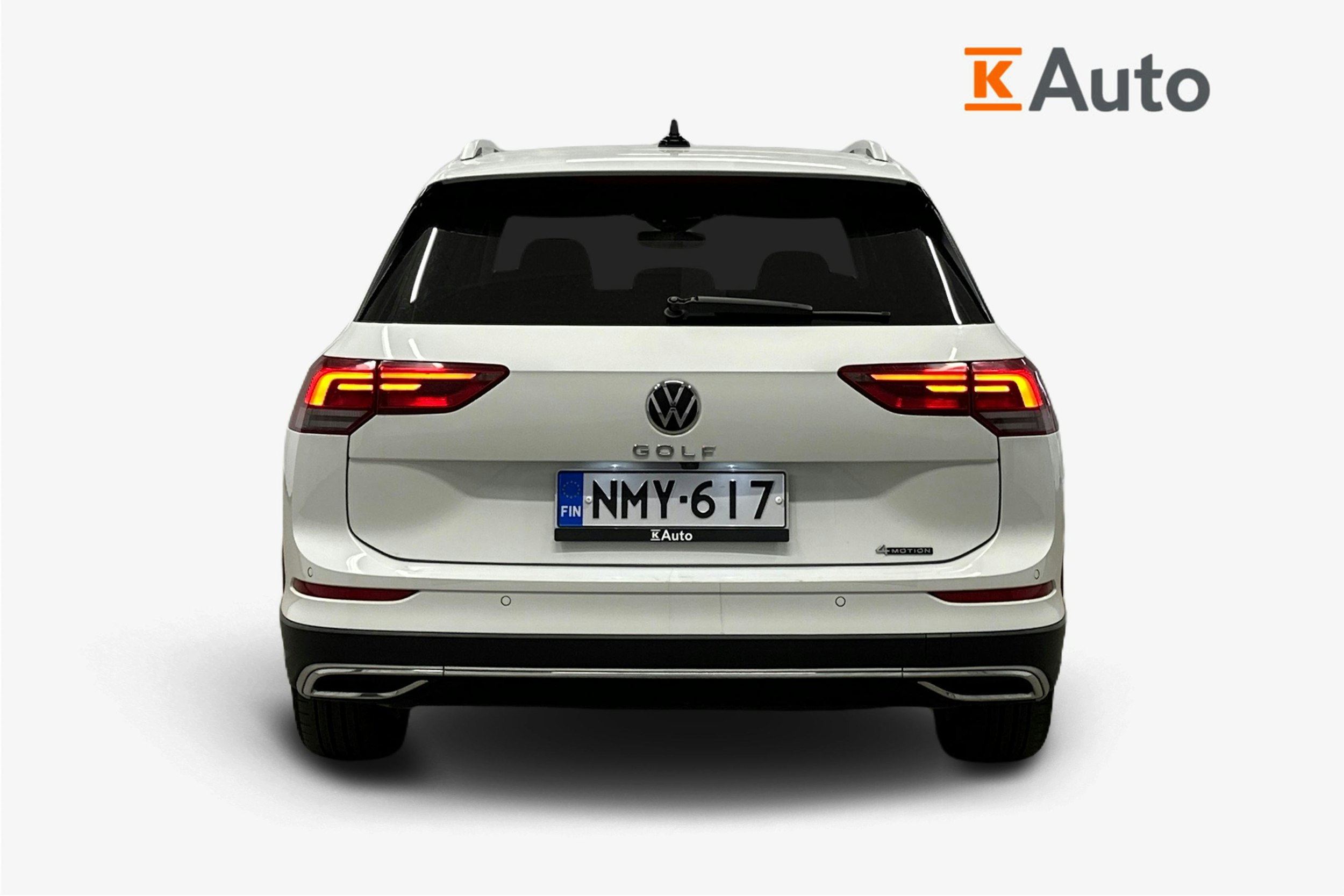 valkoinen Volkswagen Golf 2023 kuva 3.