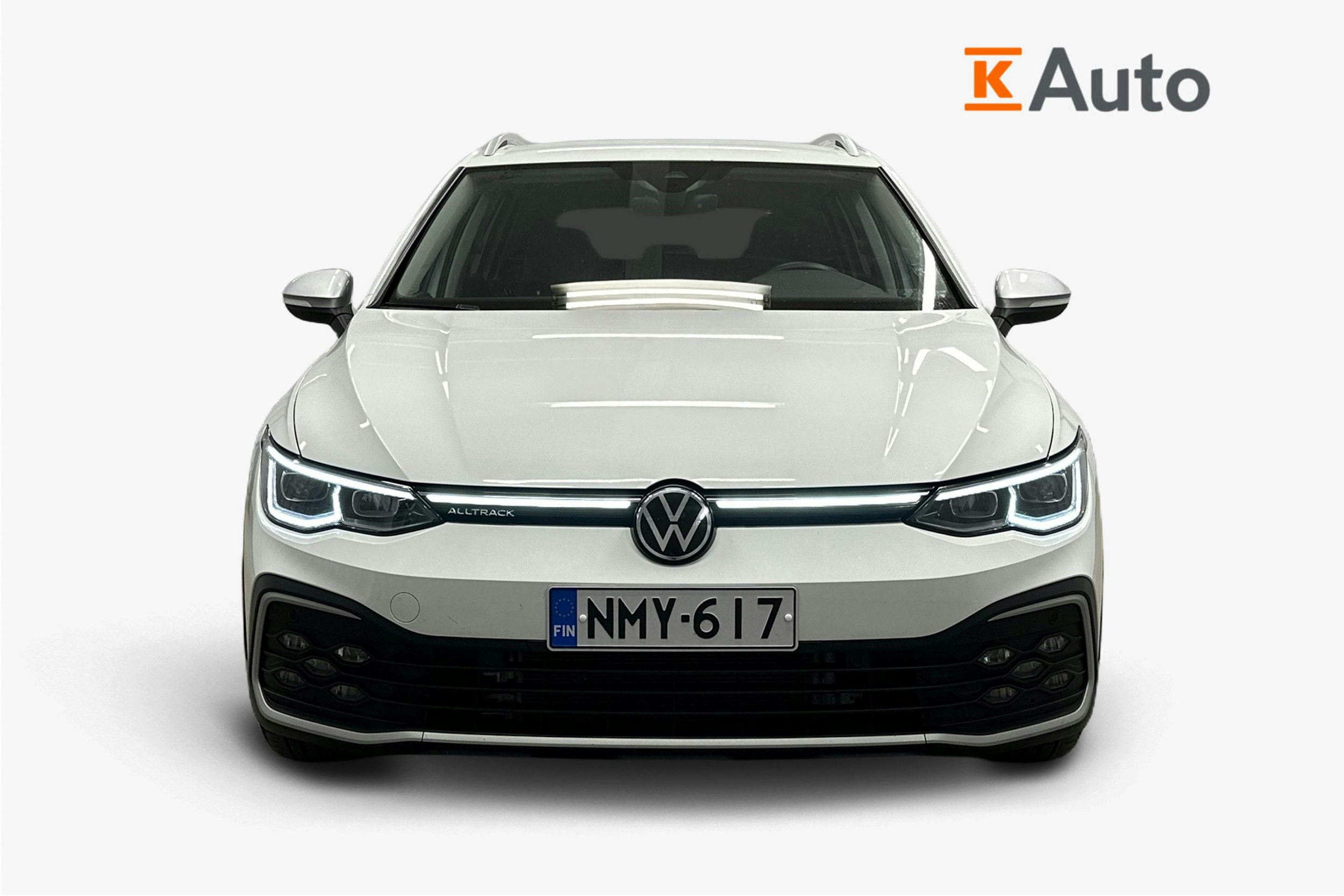 valkoinen Volkswagen Golf 2023 kuva 4.