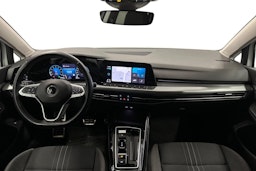 valkoinen Volkswagen Golf 2023 kuva 7.