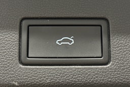 valkoinen Volkswagen Golf 2023 kuva 12.
