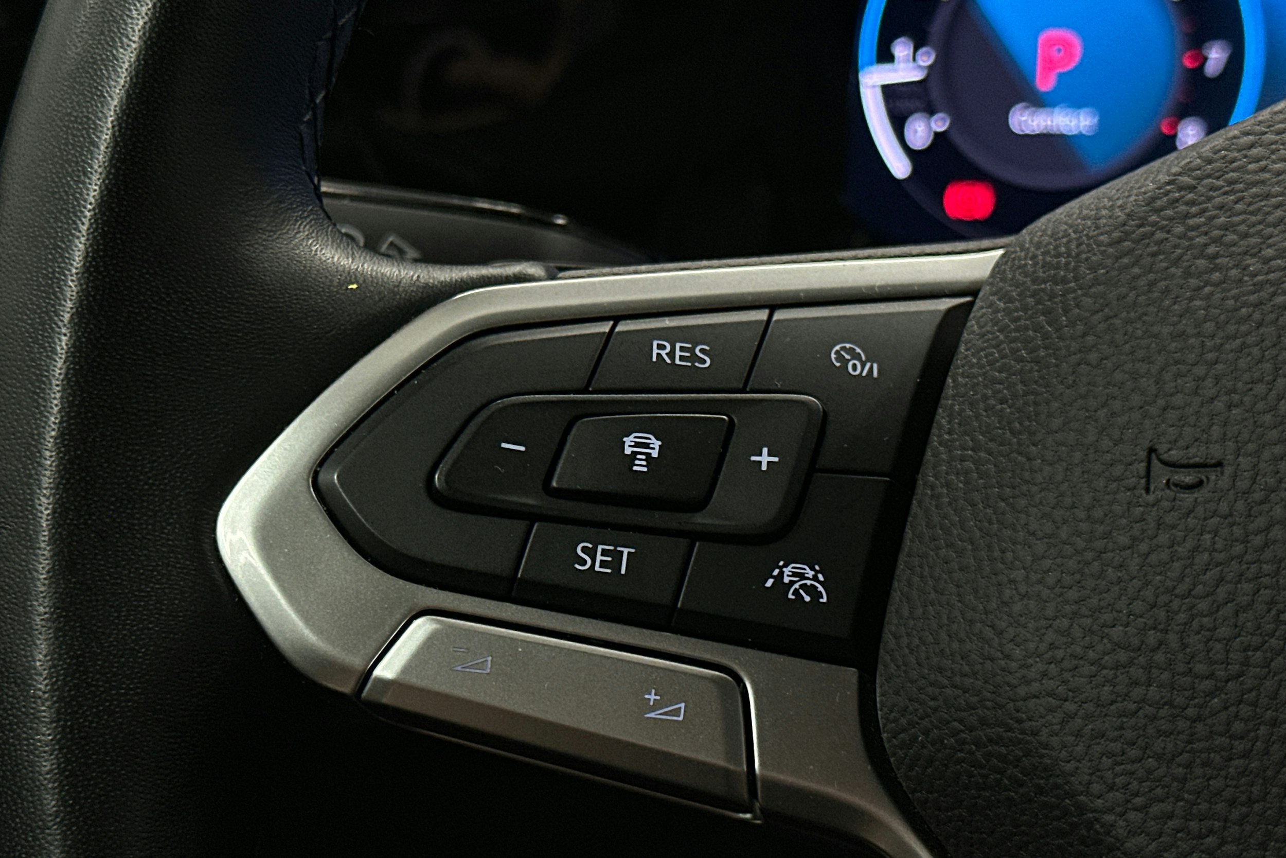 valkoinen Volkswagen Golf 2023 kuva 17.