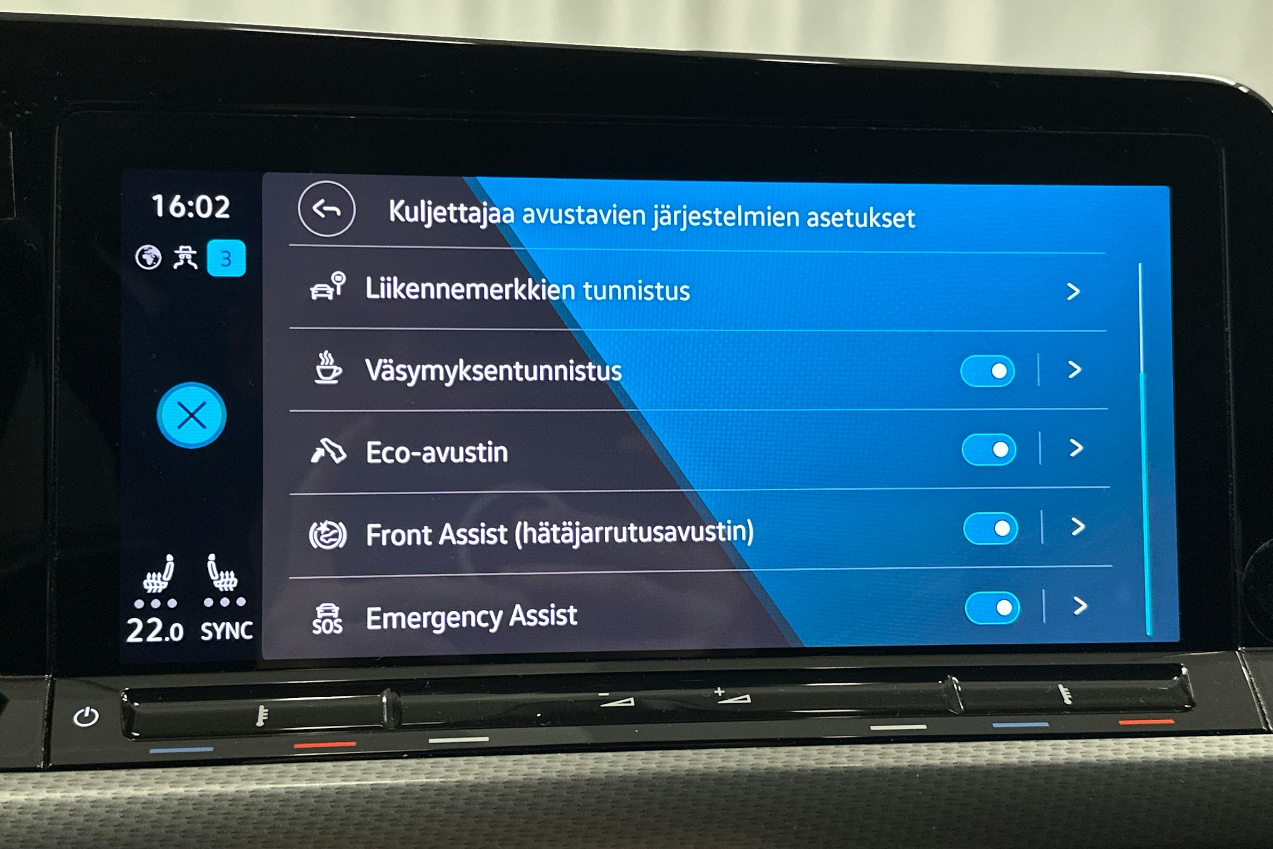 valkoinen Volkswagen Golf 2023 kuva 25.