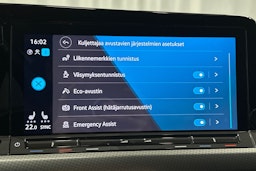 valkoinen Volkswagen Golf 2023 kuva 25.