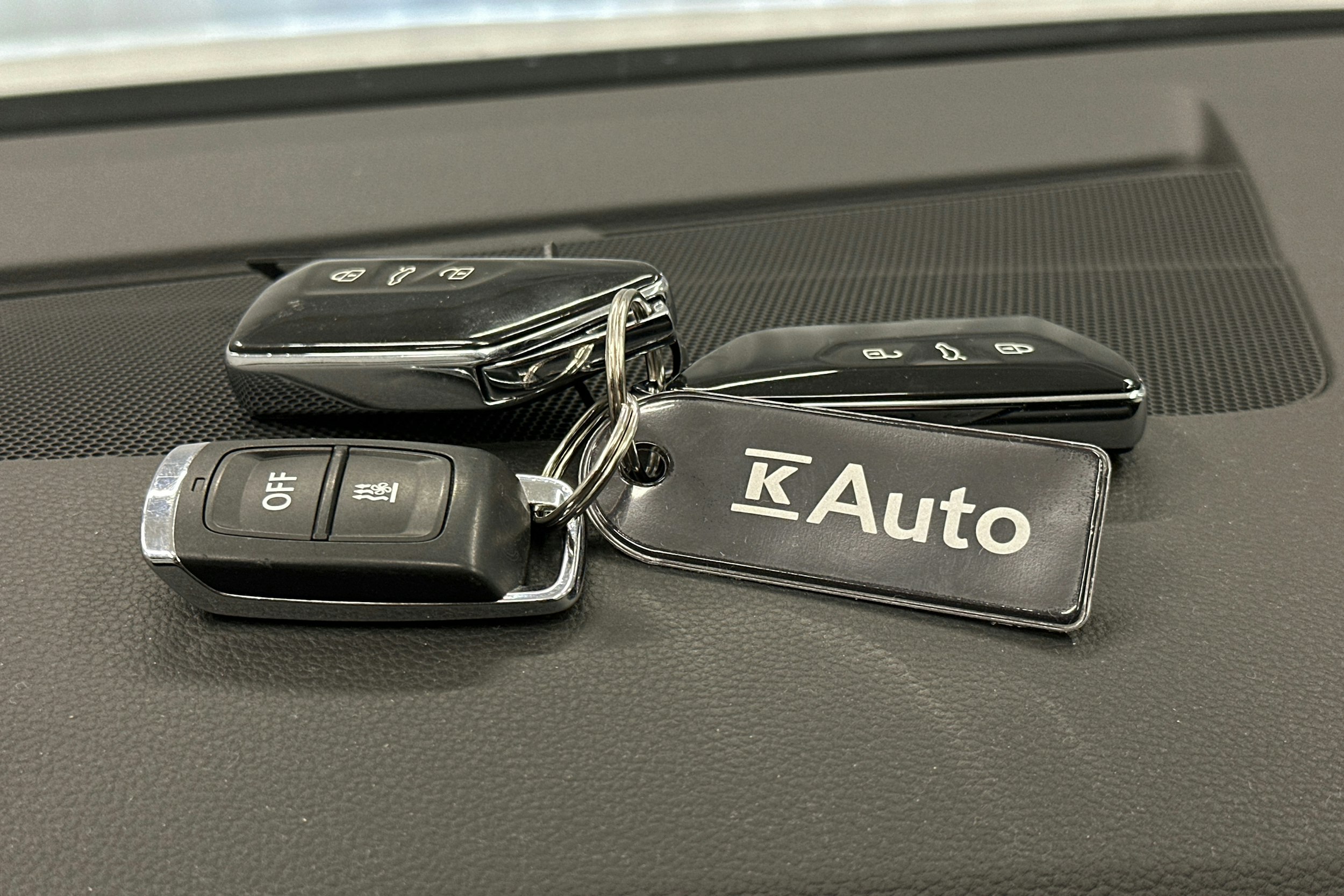 valkoinen Volkswagen Golf 2023 kuva 29.