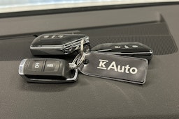 valkoinen Volkswagen Golf 2023 kuva 29.