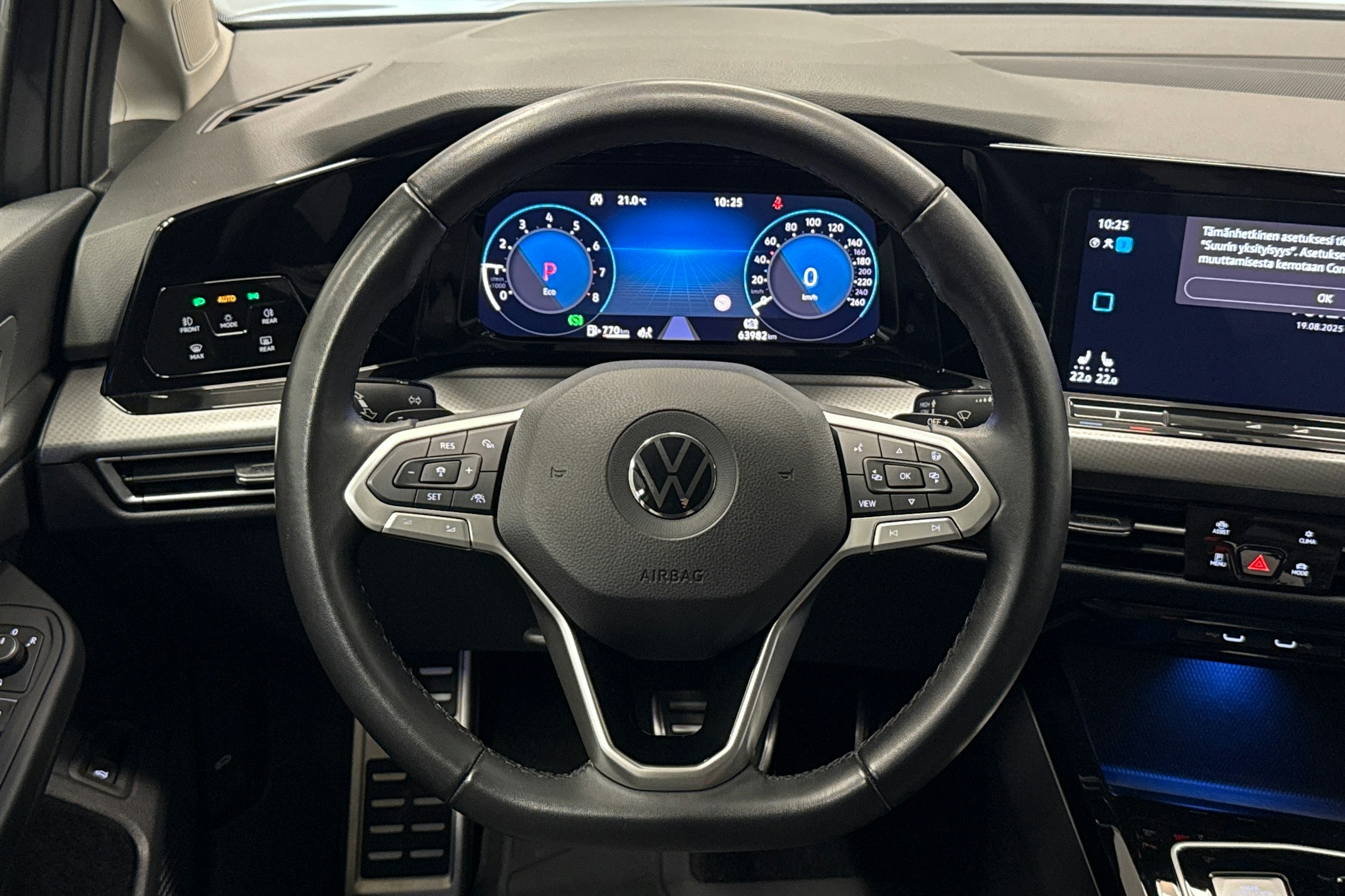 harmaa Volkswagen Golf 2023 kuva 9.