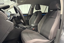 harmaa Volkswagen Golf 2023 kuva 20.