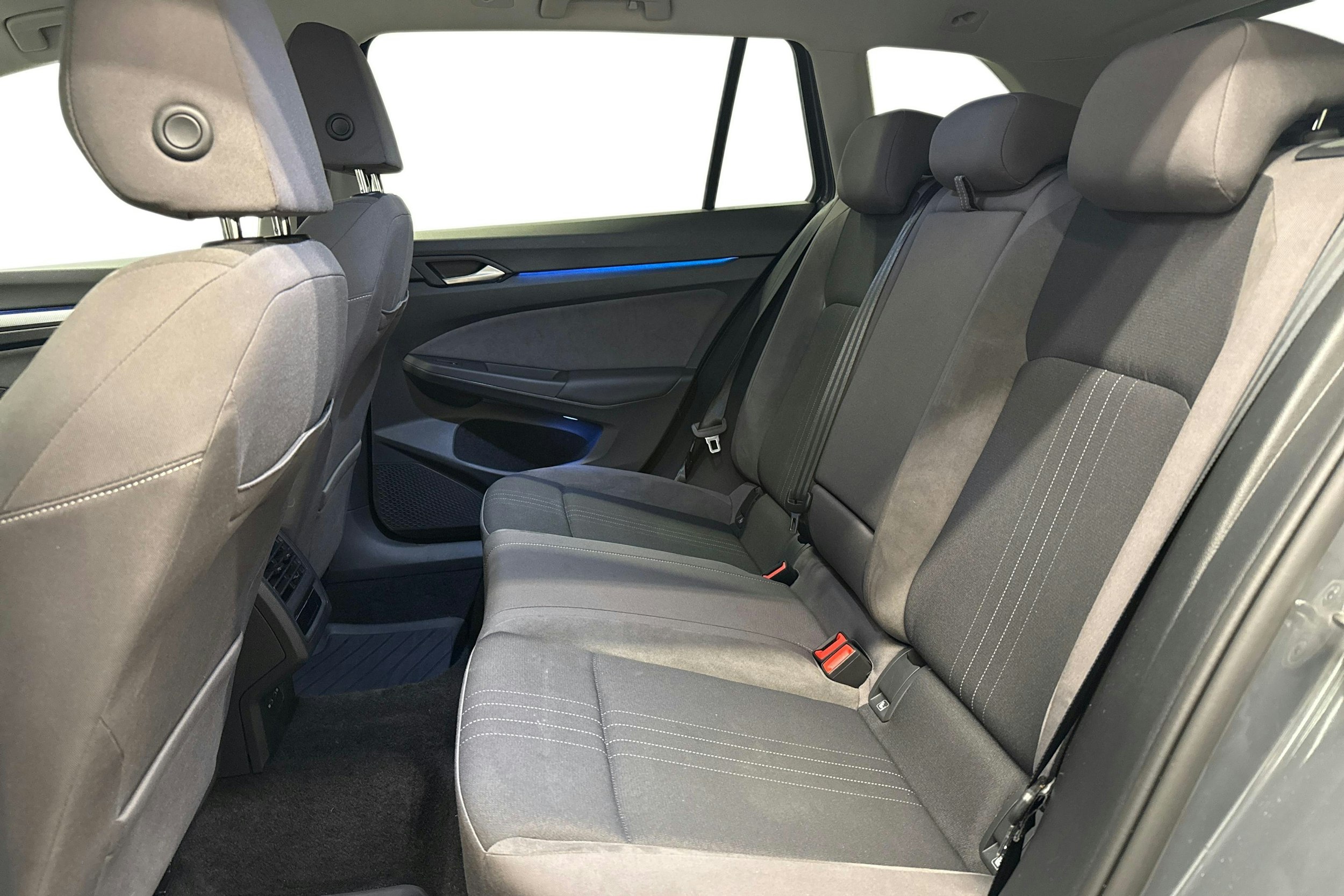 harmaa Volkswagen Golf 2023 kuva 21.